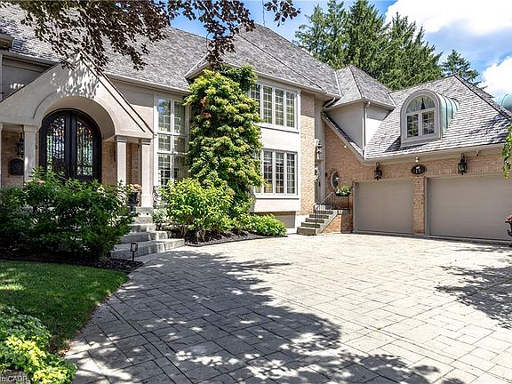 2nd image of 15 Peppertree Cres