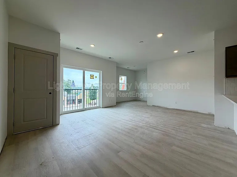 Riverbend Flats Apartments — Photo 125
