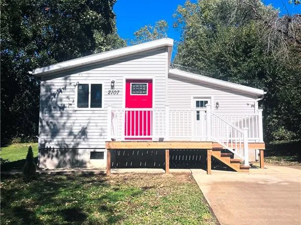 2107 Oscar St, Saint Joseph, MO 64505