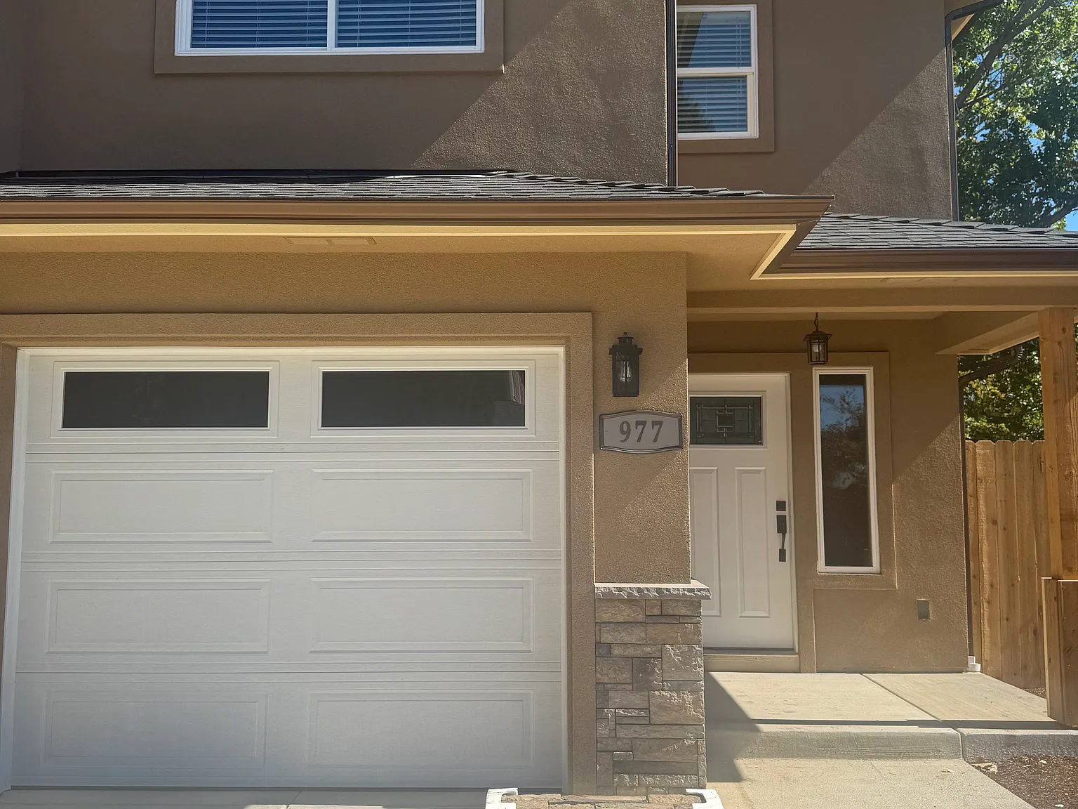 3 bed, 2.5 bath, 1300 sqft, $2,200 — Photo 4