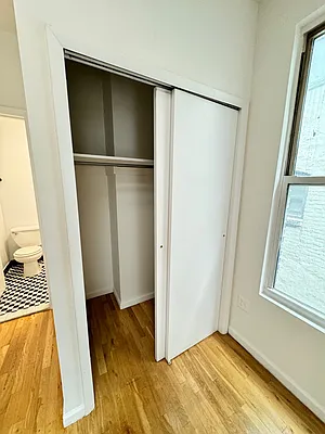 Rented by KNOCKKNOCK LLC | media 18