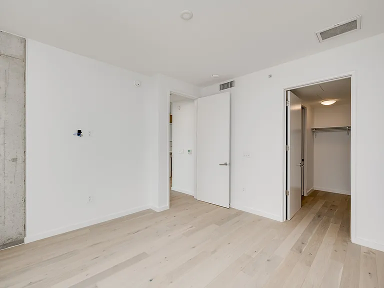 313 W 17th St #1806 — Photo 18