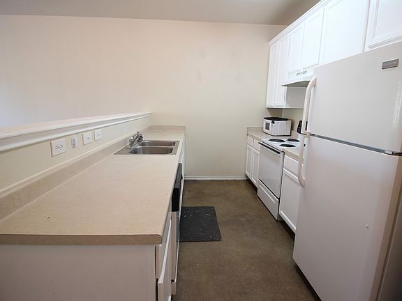 3rd image of 10807 Mathom Lndg APT 4