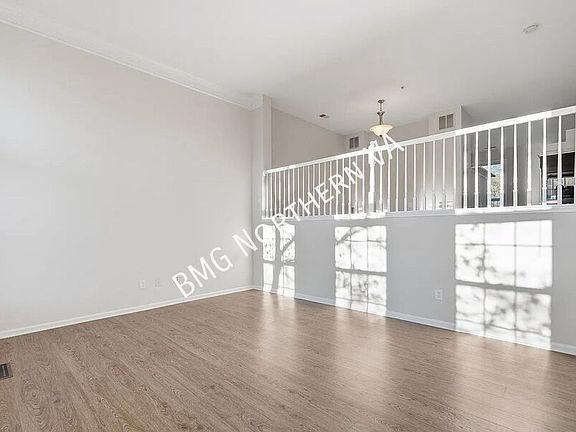 4th image of 1881 Crescent Park Dr