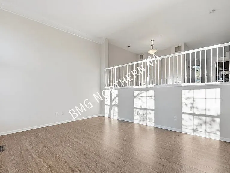 1881 Crescent Park Dr — Photo 4