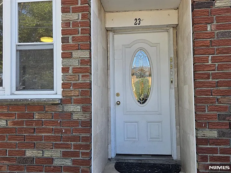23 Ridgefield Ave #1 — Photo 2