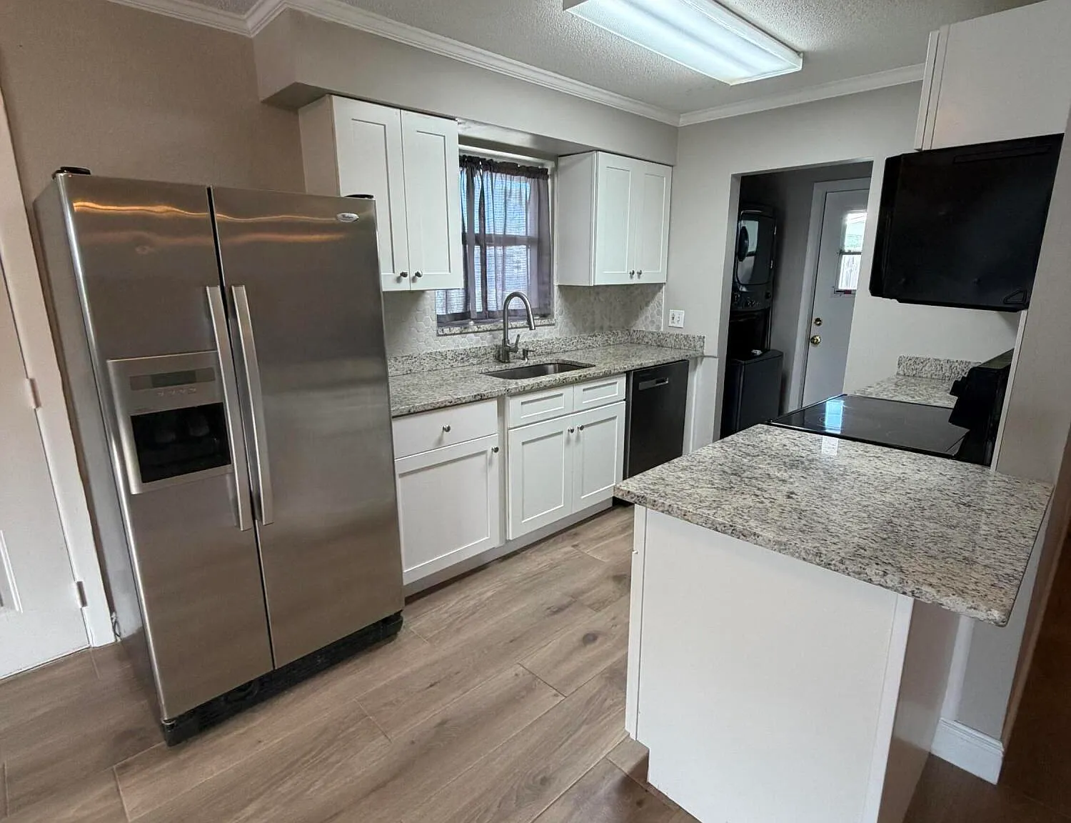 3 bed, 2.0 bath, 1408 sqft, $1,900 — Photo 4