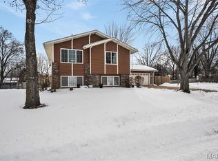 1 Inverness Ct, Saint Peters, MO 63376