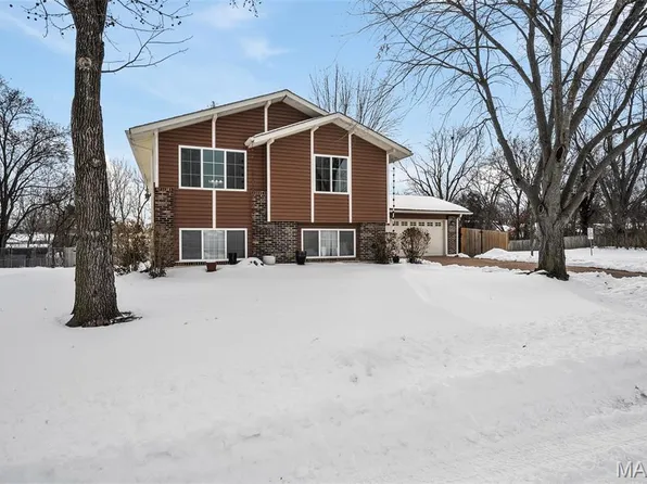 1 Inverness Ct, Saint Peters, MO 63376