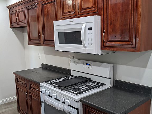 5th image of 8434 Phlox Dr