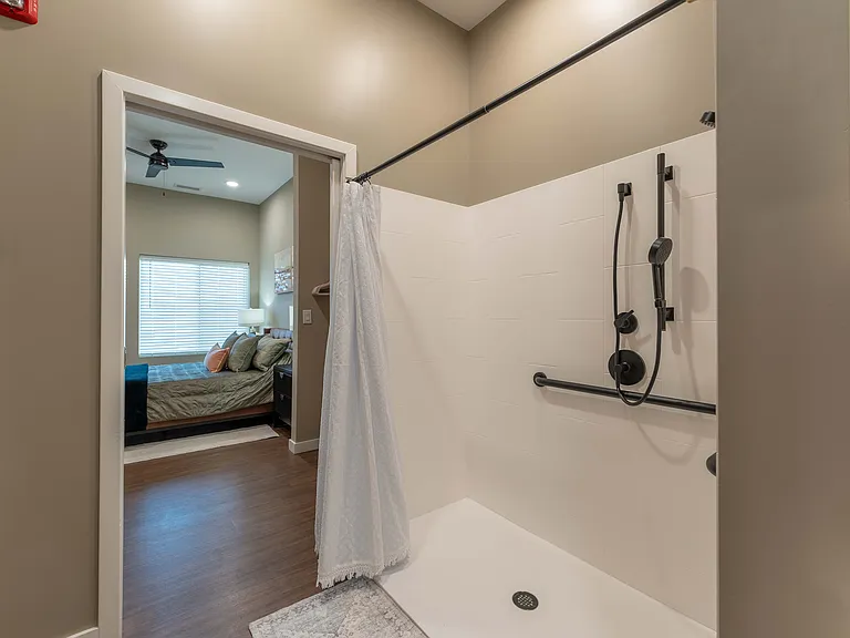 1364 E Battlefield Rd — Photo 121