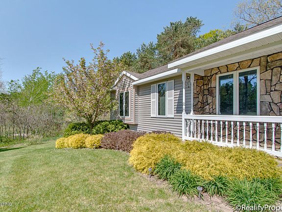3rd image of 11578 Greenwich Dr NE