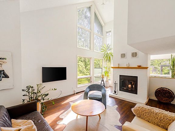 5th image of 1048 Tobermory Way
