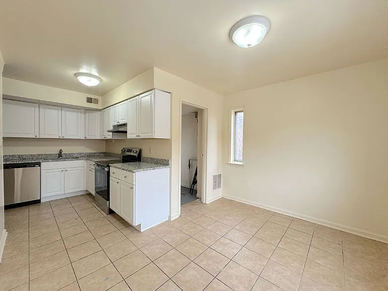 4513 Logsdon Dr — Photo 4