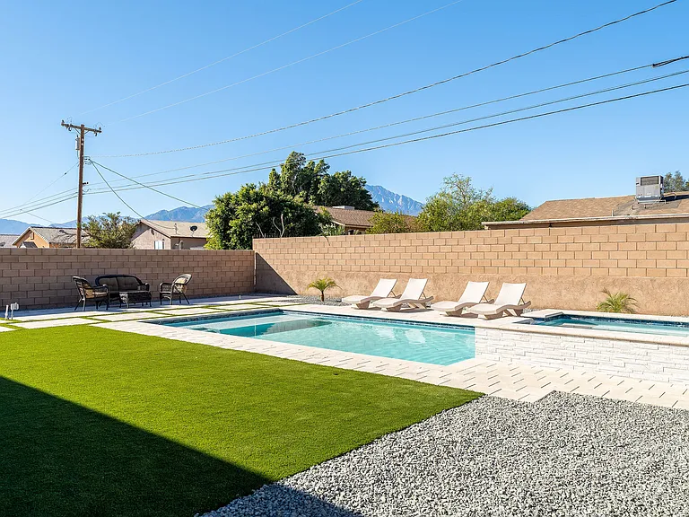 15553 Avenue Manzana — Photo 2
