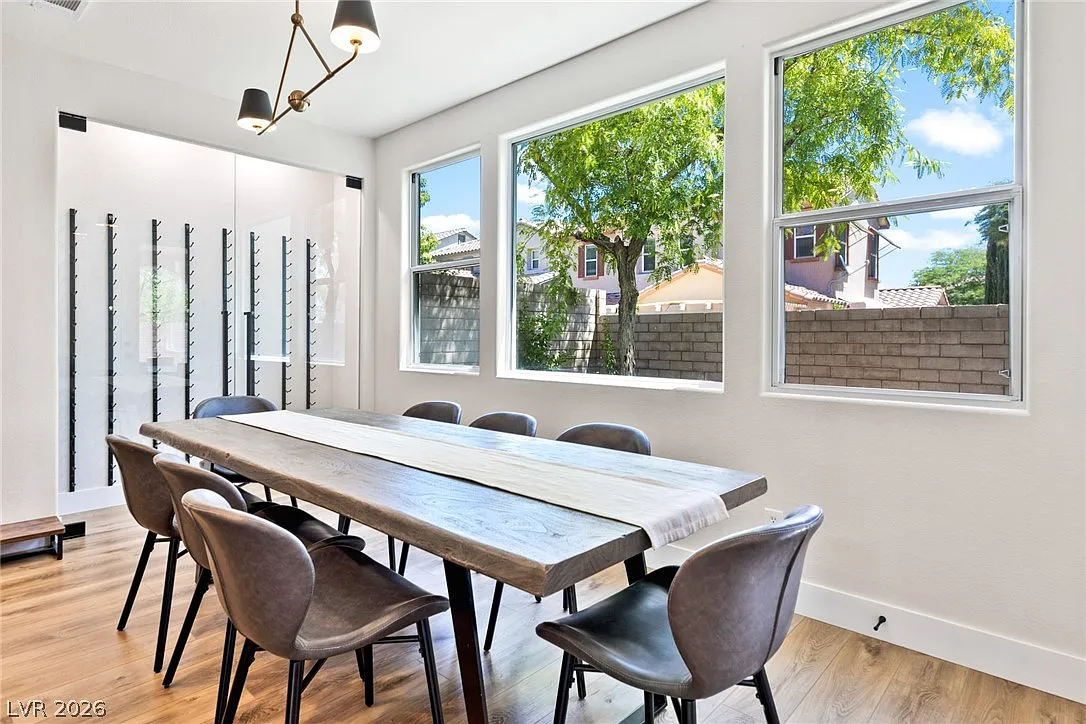 4 bed, 2.5 bath, 2470 sqft, $6,500 — Photo 3