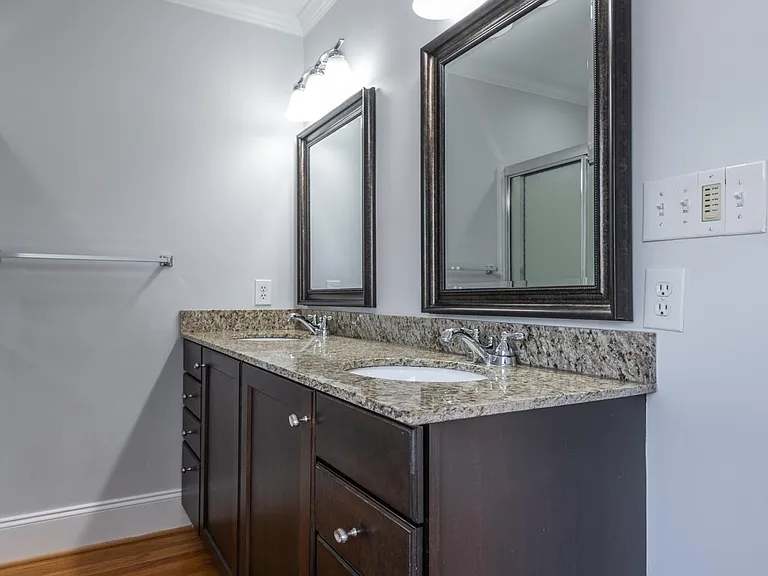 201 Pin Oak Ct — Photo 32