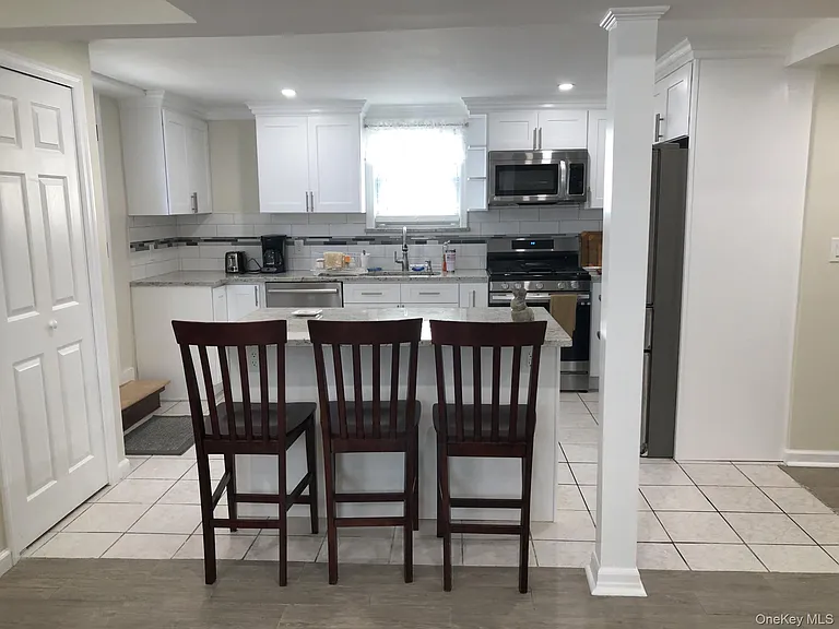 321 W Walnut St #2 — Photo 3