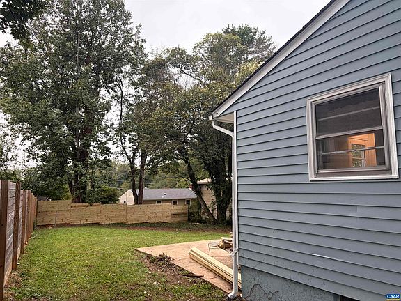 2nd image of 1225 Agnese St