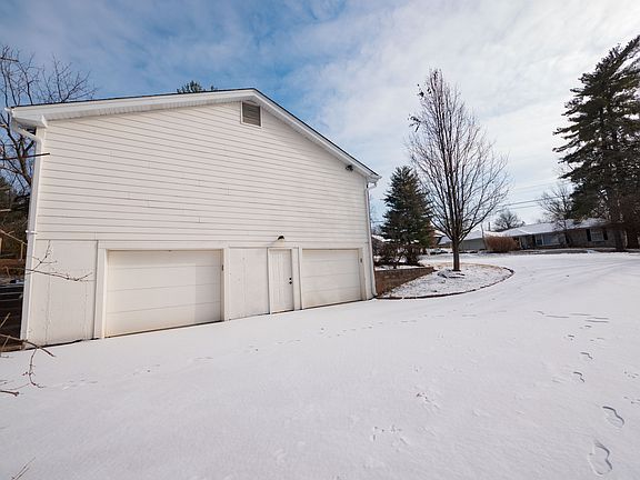 5th image of 573 Oakhaven Ln
