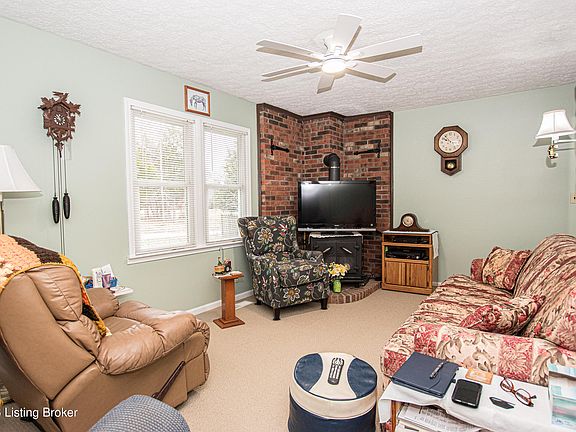 3rd image of 166 Rufus Ln