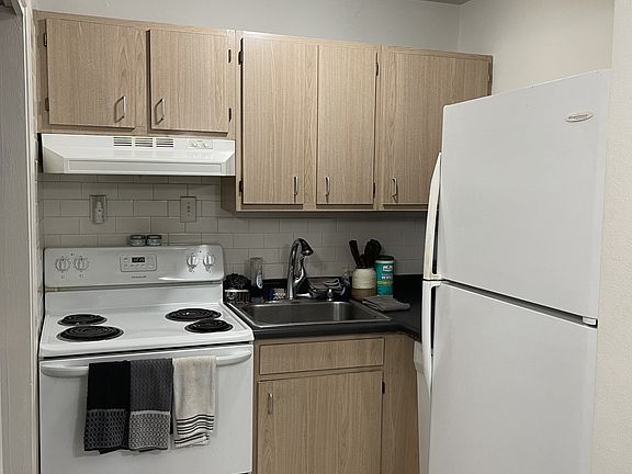 3rd image of 1406 General Taylor St APT C