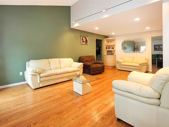4th image of 411 Sterling Pl
