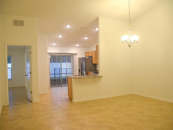 5th image of 31 Eton Ln #A
