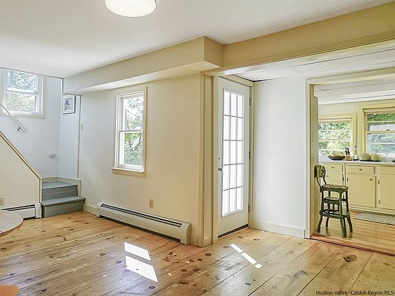 2nd image of 76 Esopus Ave