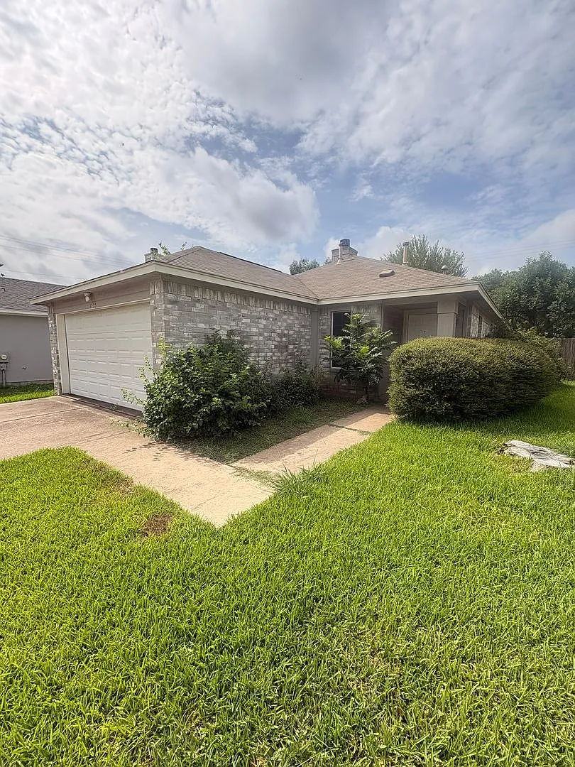 Pflugerville - 3 Bed Sfh — Photo 1