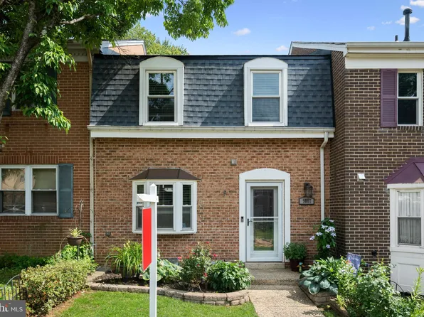 9867 Lakepointe Dr, Burke, VA 22015