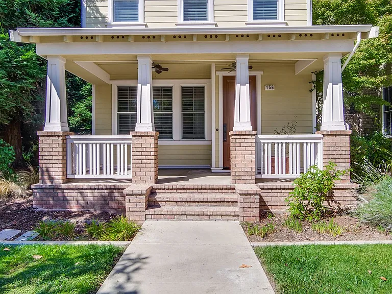 156 Linfield Dr — Photo 2