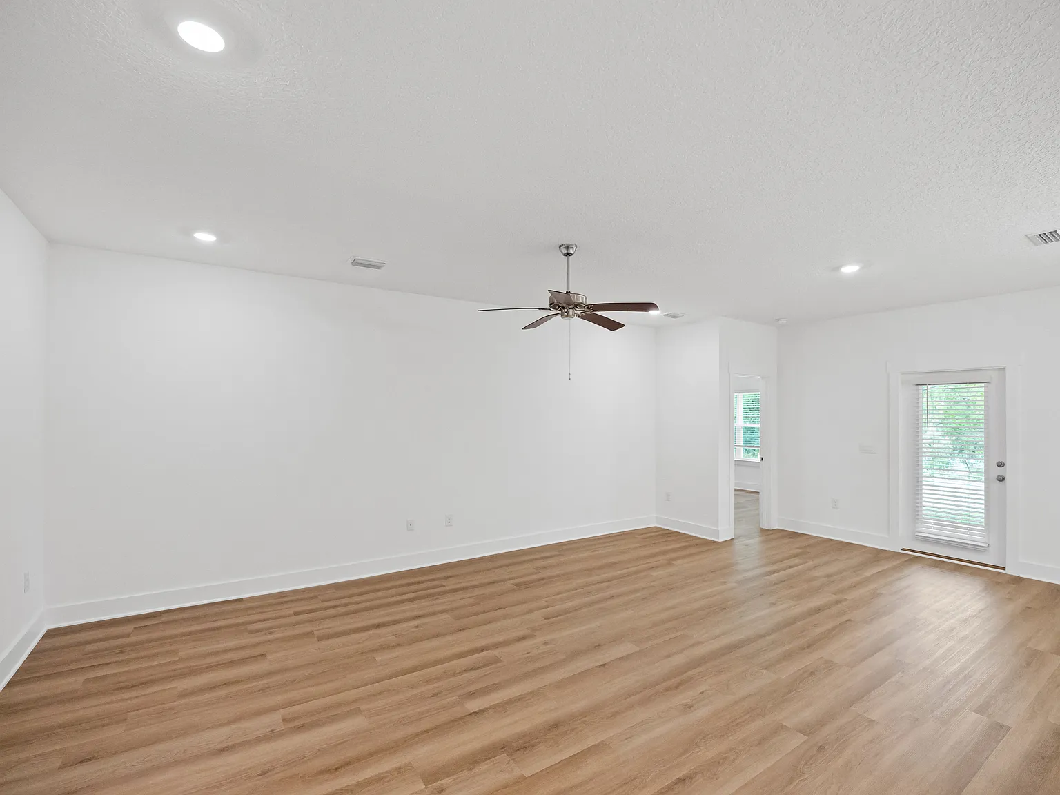 21073 Teluga Avenue - 1 — Photo 3