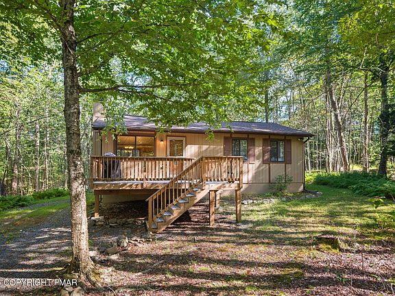 3rd image of 391 Berry Ln