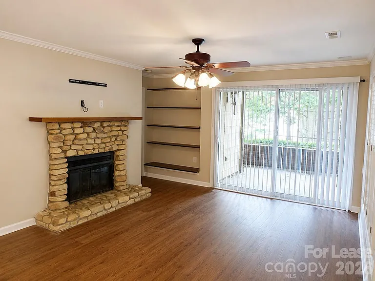1109 E Morehead St #10 — Photo 5