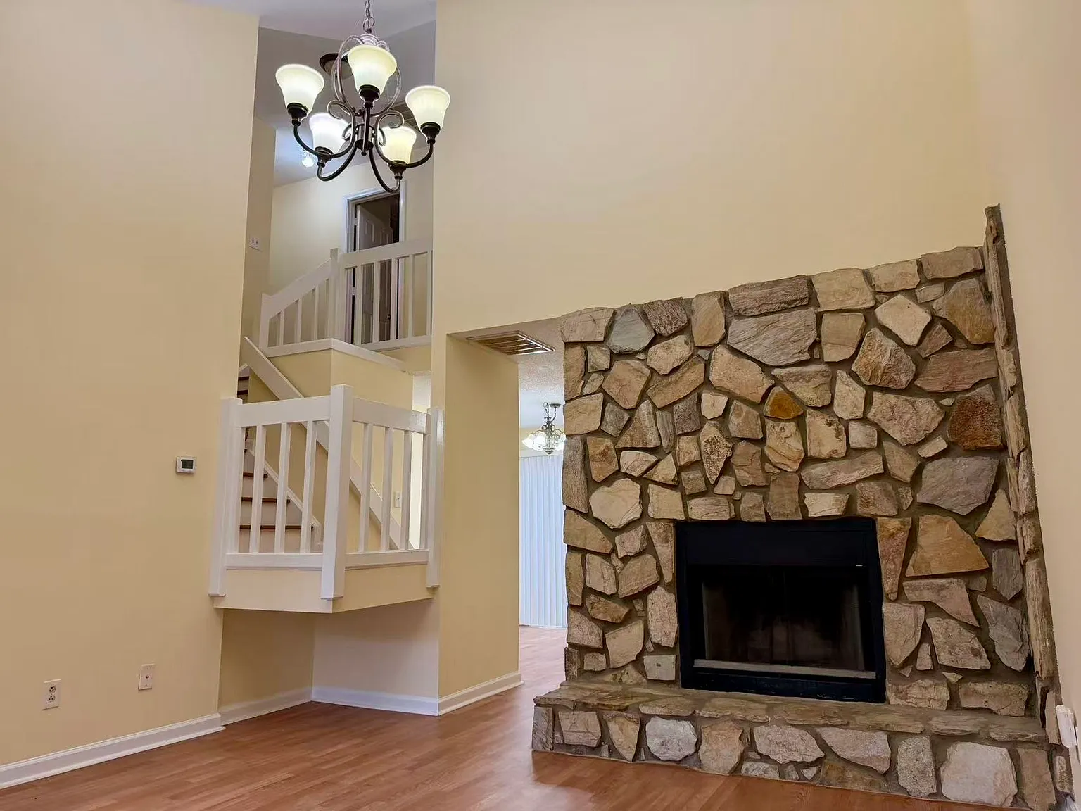 3 bed, 1360 sqft, $2,050 — Photo 3
