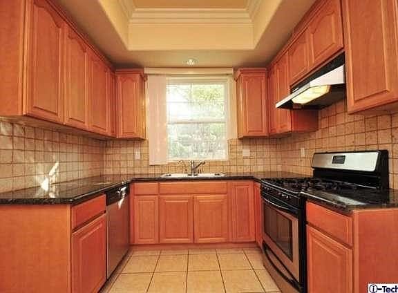 5th image of 2743 Montrose Ave APT 108