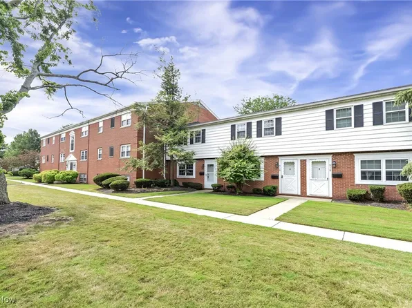 3944 Brendan Ln #G514, North Olmsted, OH 44070