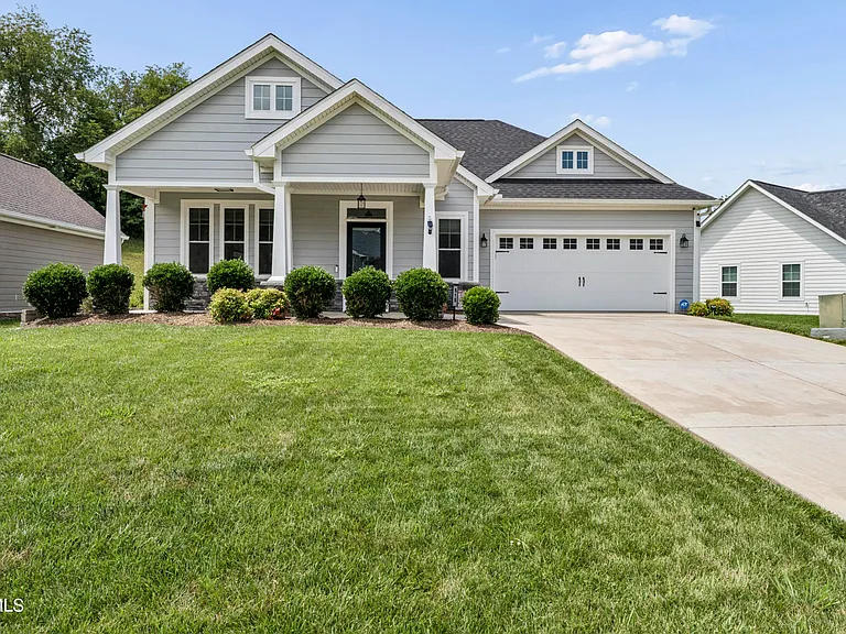 515 Villa Ln — Photo 1