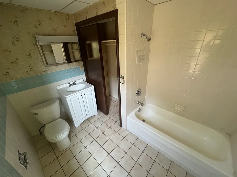 142 N 11th St #2 — Photo 6