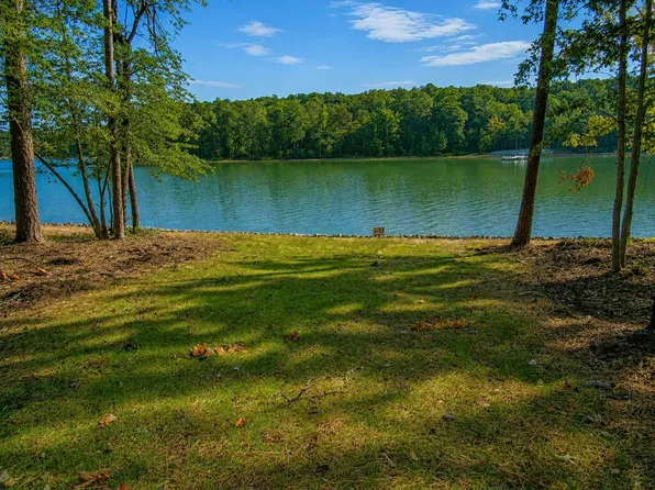 140 Shoreline Dr, Manson, NC 27553