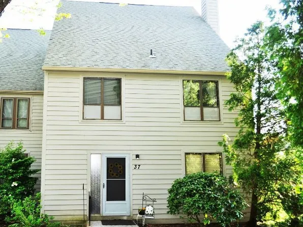 37 Hallmark Hill Dr, Wallingford, CT 06492