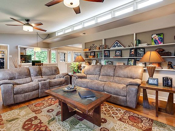 5th image of 326 Burnside Dr