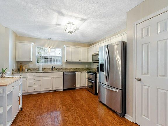 5th image of 2034 Upland Dr