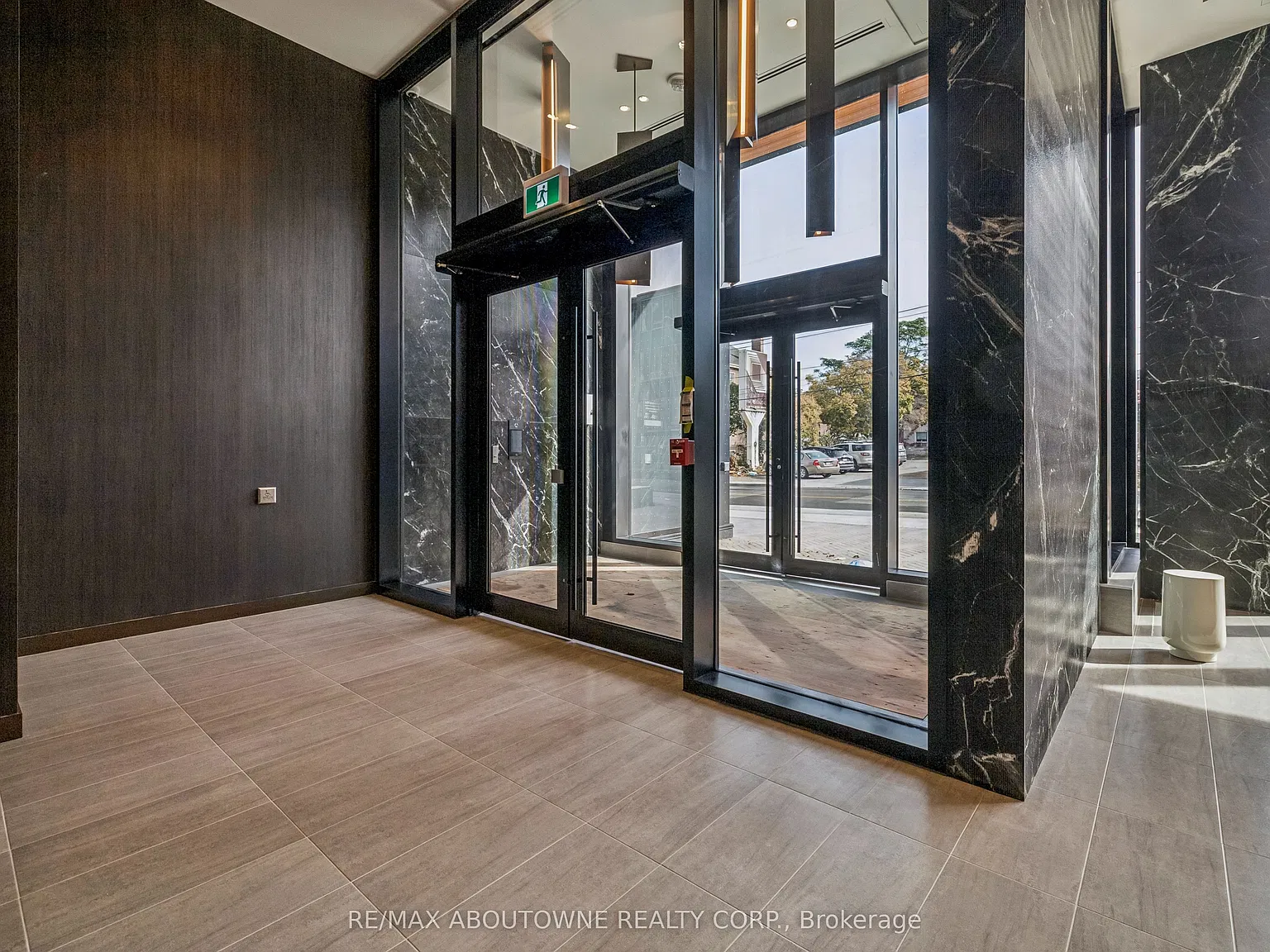 2 bed, $2,000 — Photo 3