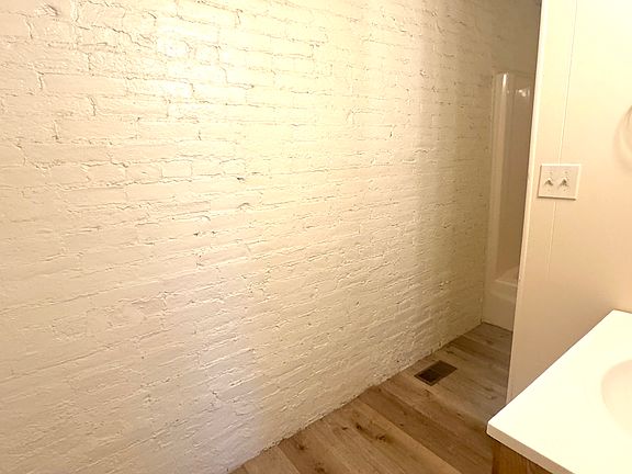 5th image of 410 N 3rd Ave APT A