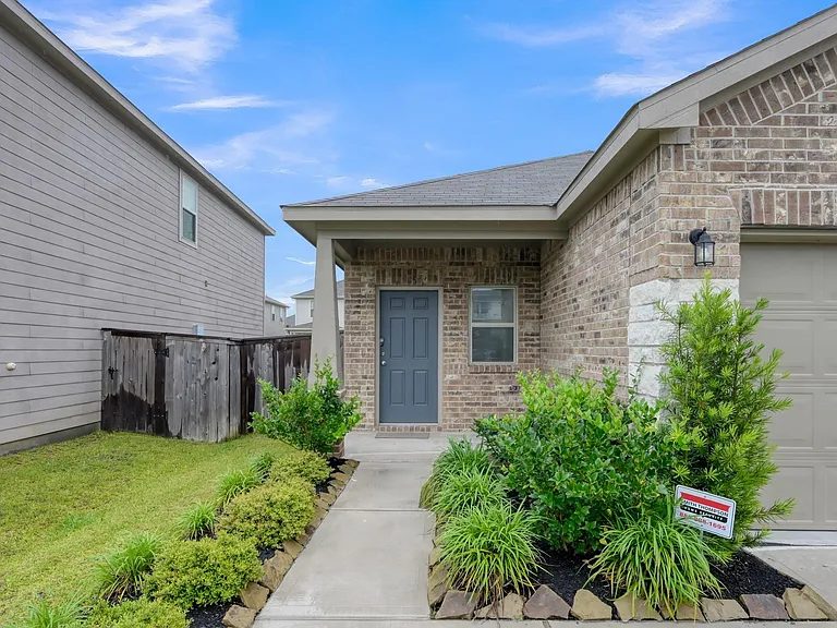 16435 Big Hickory Dr — Photo 3