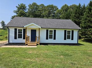 819 Lakeview Dr, Dobson, NC 27017