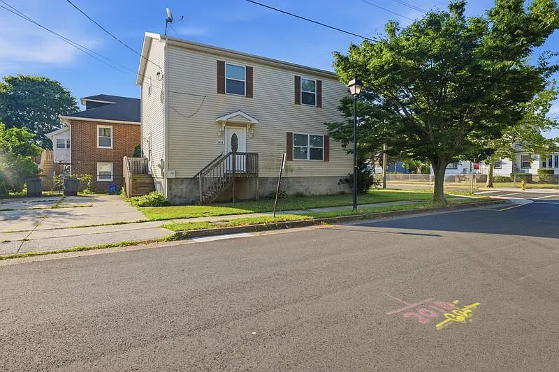 3 bed, 2.5 bath, 1728 sqft, $2,795 — Photo 2