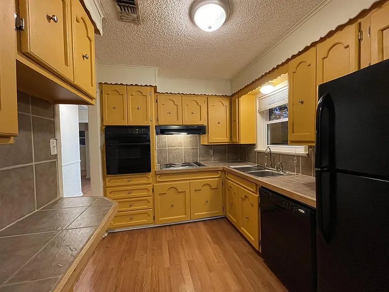 3323 Cherry St — Photo 13